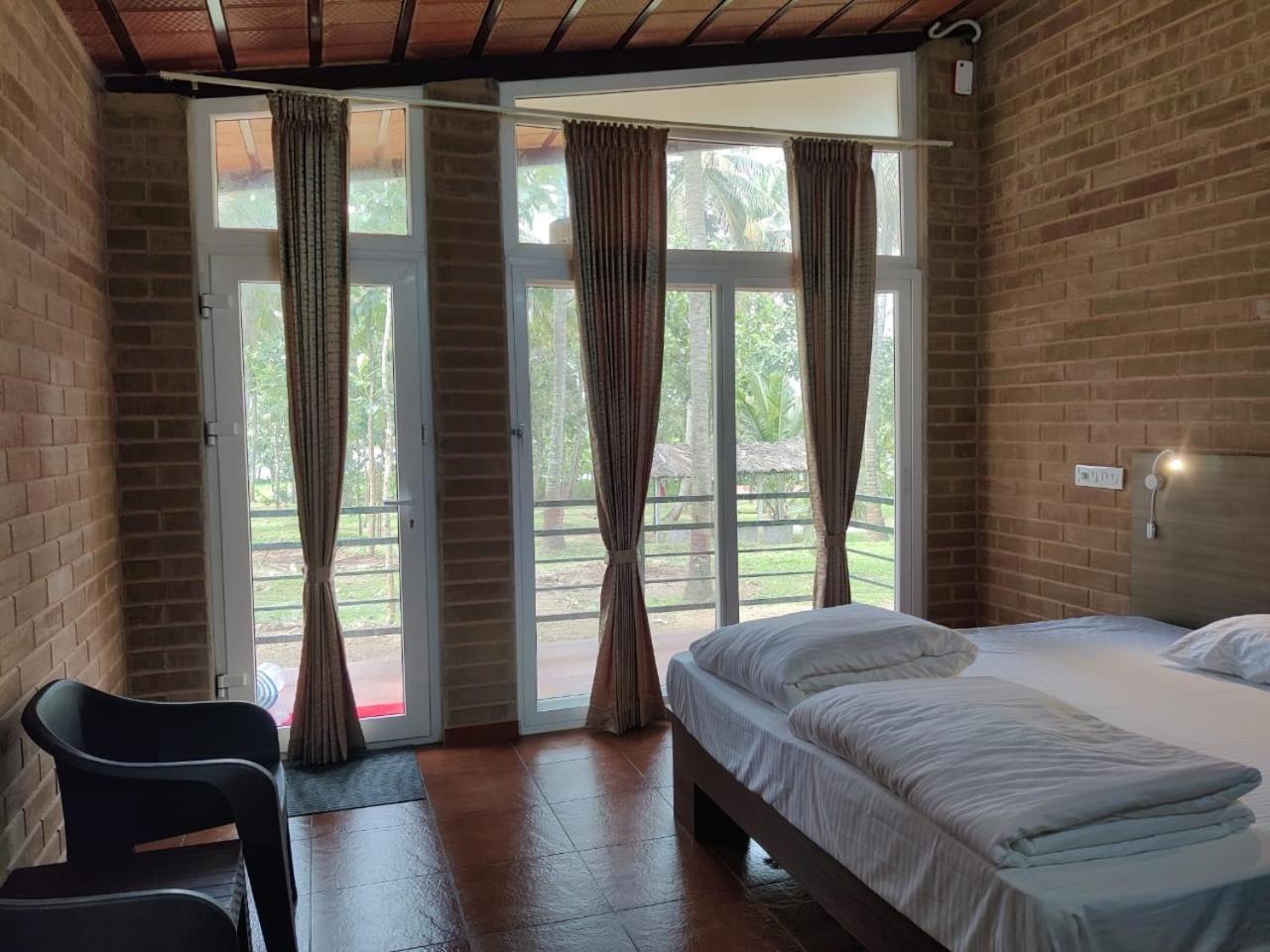 Cosmic Connect Trails Kabini Antharasanthe Luaran gambar