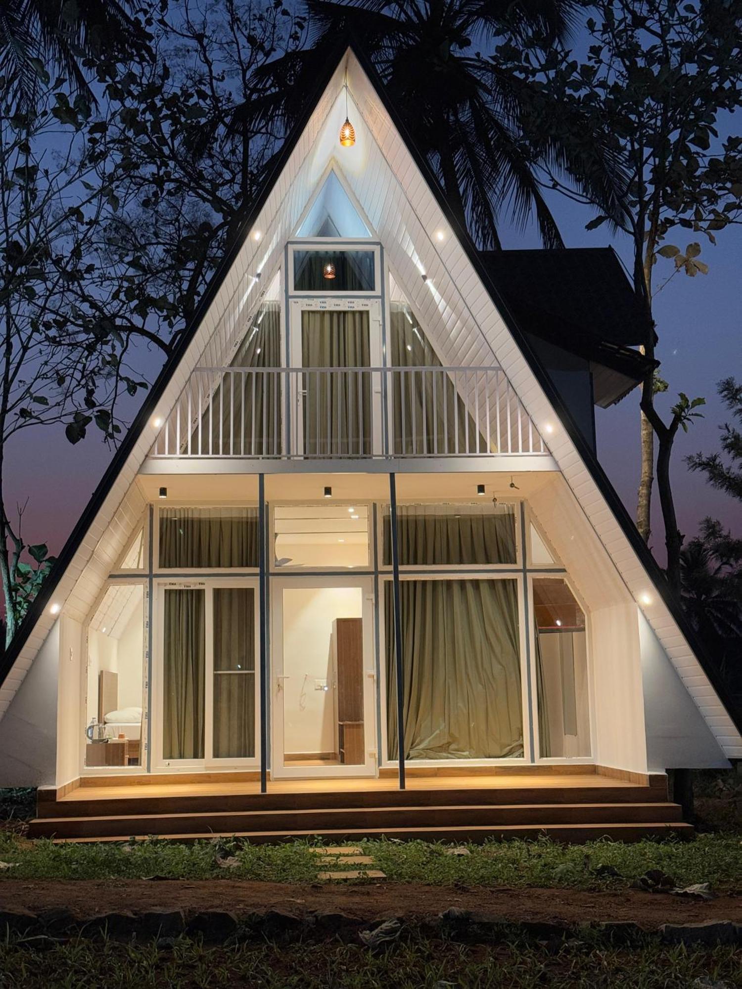 Cosmic Connect Trails Kabini Antharasanthe Luaran gambar