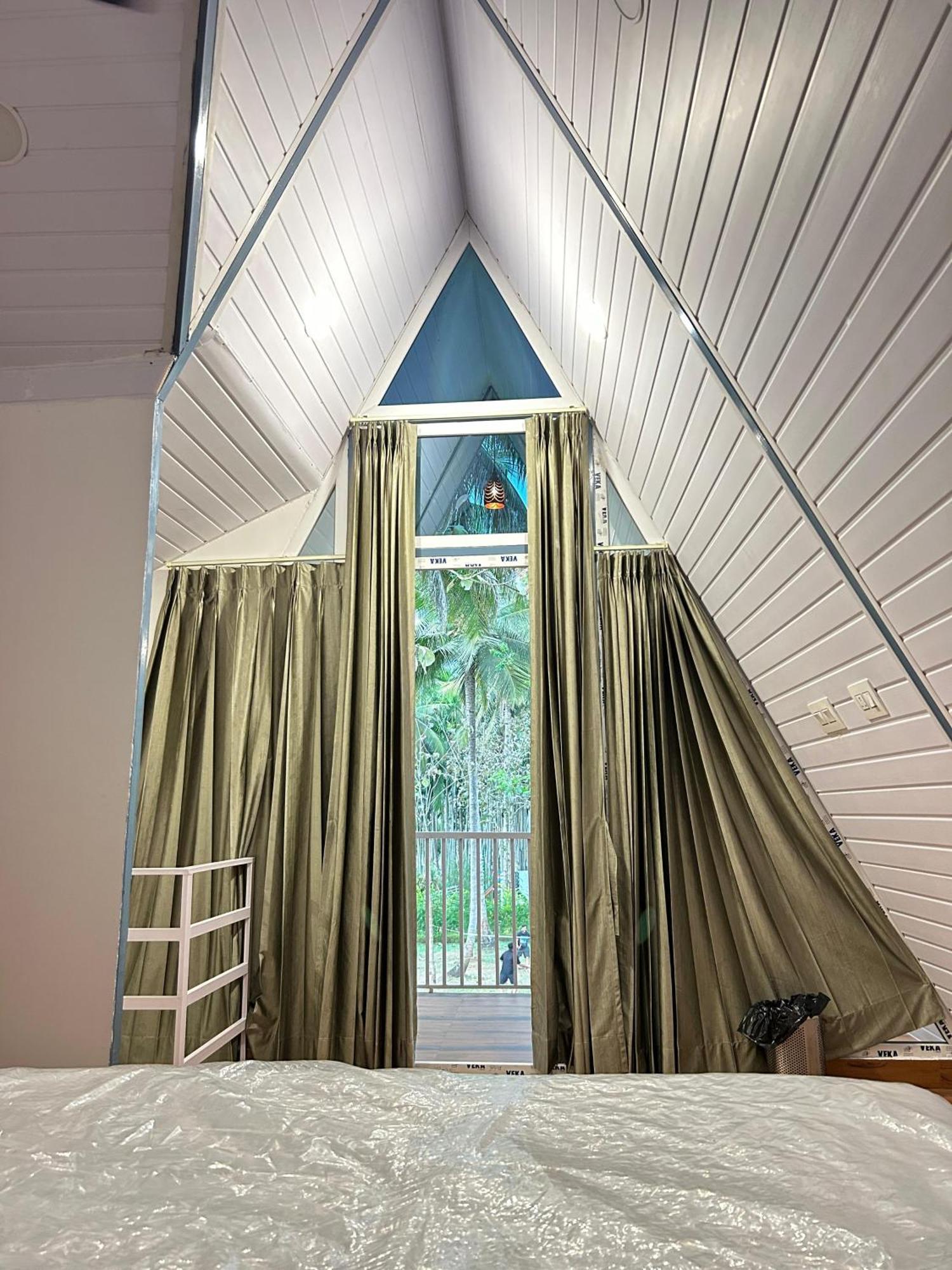 Cosmic Connect Trails Kabini Antharasanthe Luaran gambar